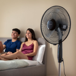 Ventilador de Pie con Mando a Distancia InnovaGoods Airstreem Negro 45